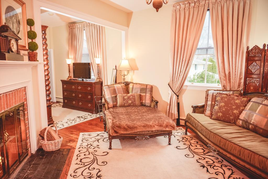 The Georgian Residence Luxury Boutique Suites Niagara Falls Room photo